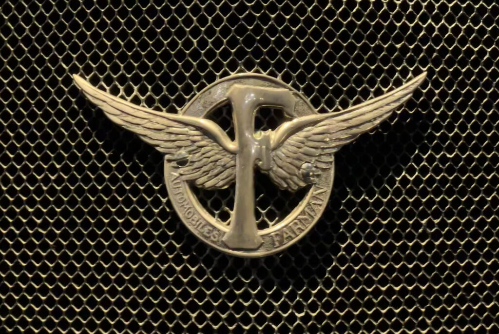 1928 Farman Limousine NF1 "Automobiles Farman" emblem. (©Photo by Quim Massana)