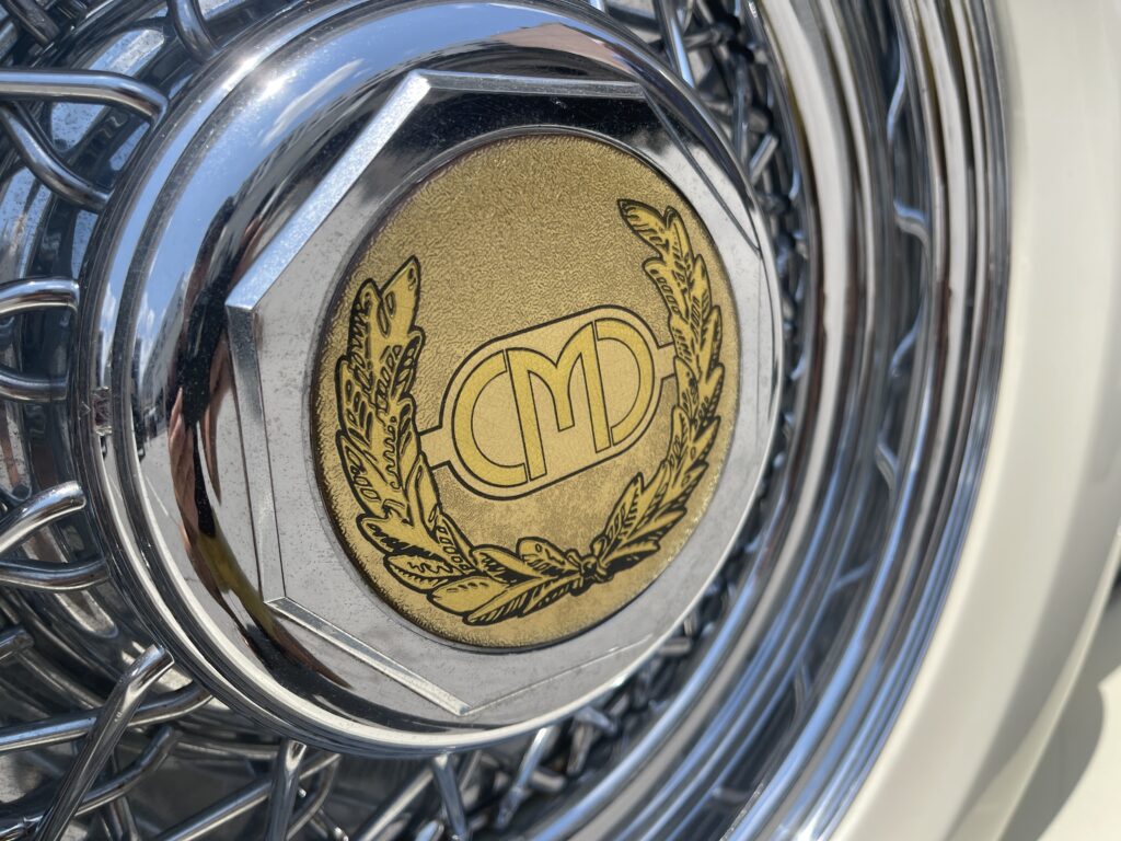 Classic Motor Carriages "CMC" wheel hub. (©Photo by Segura)