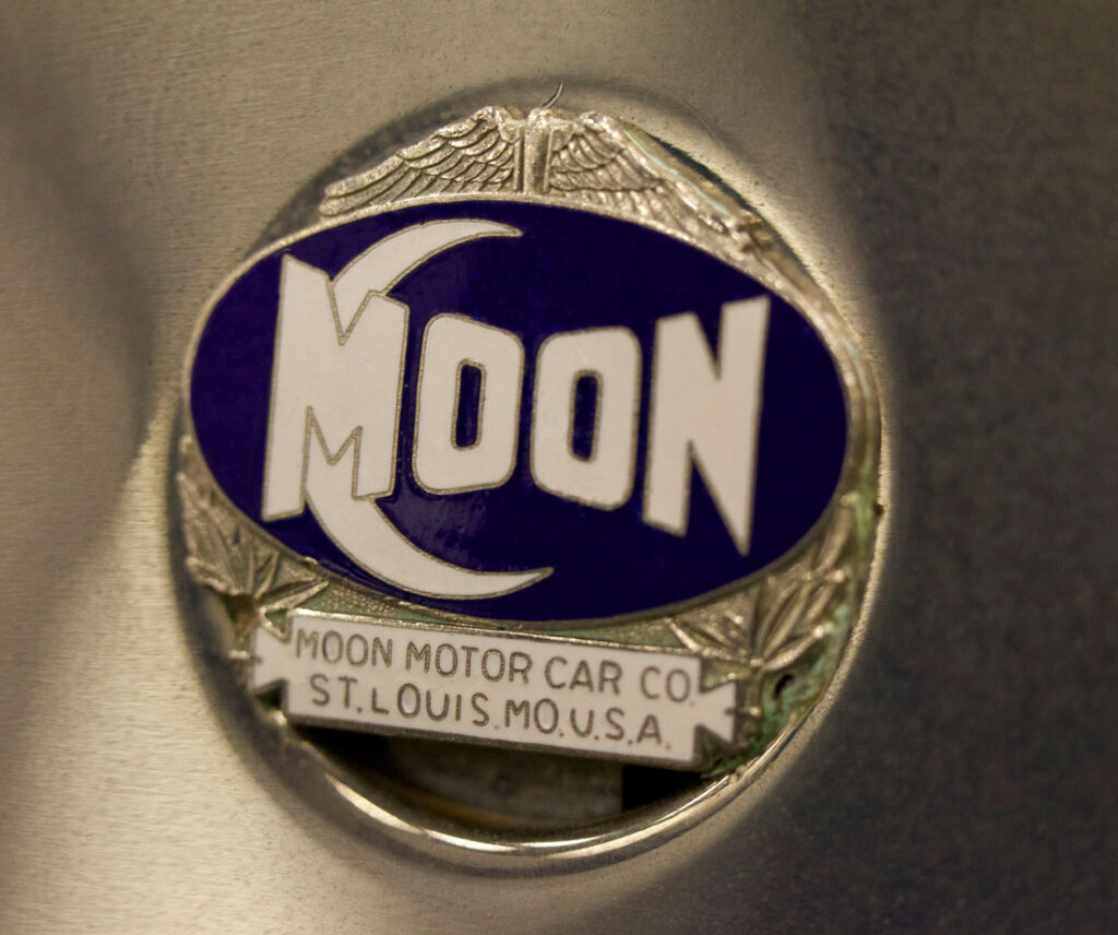 1924 Moon emblem. (image: Segura)