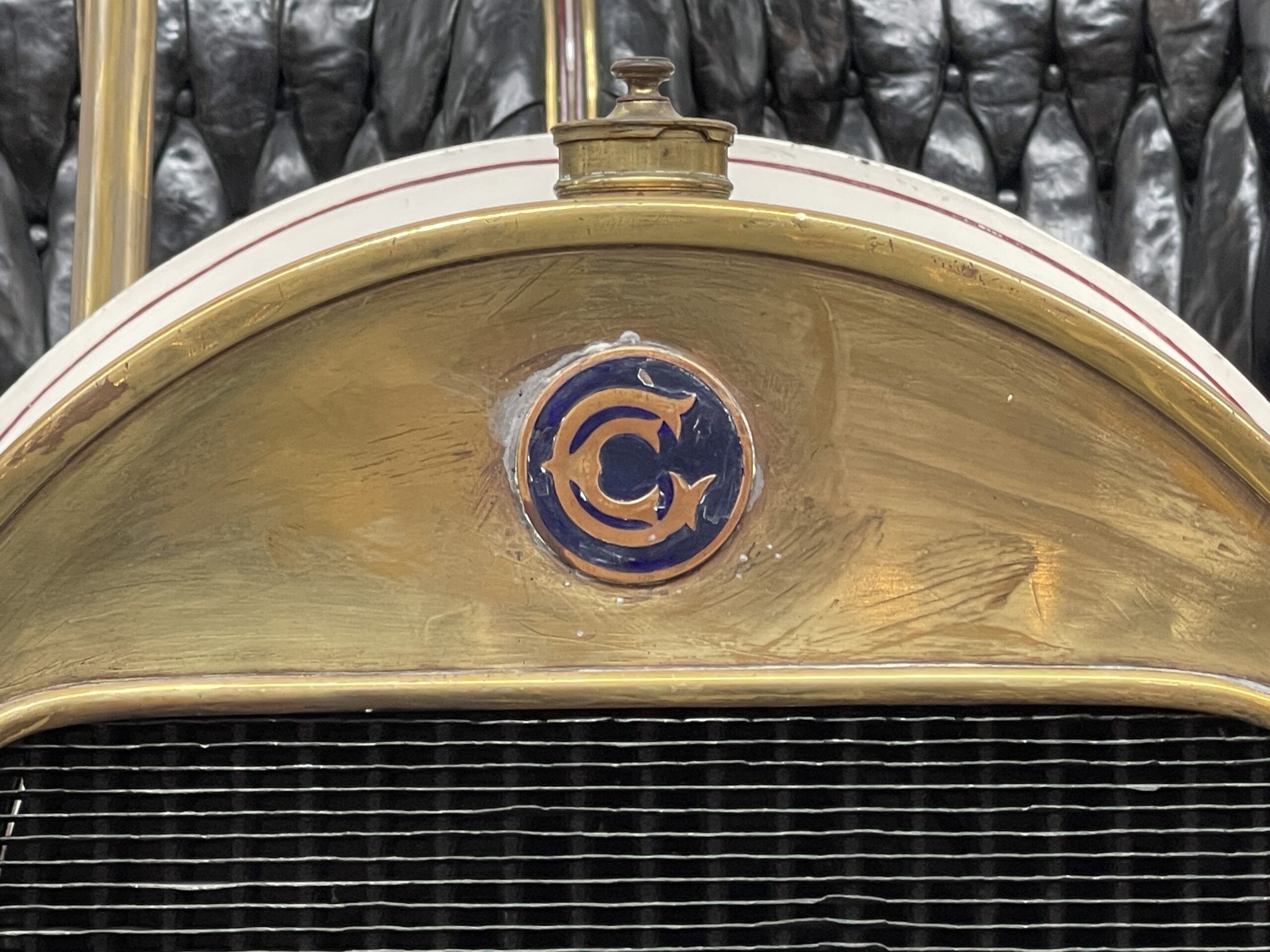 1910 Gregoire Biplace Sport Type 6/8 HP radiator emblem. (©Photo by Segura)