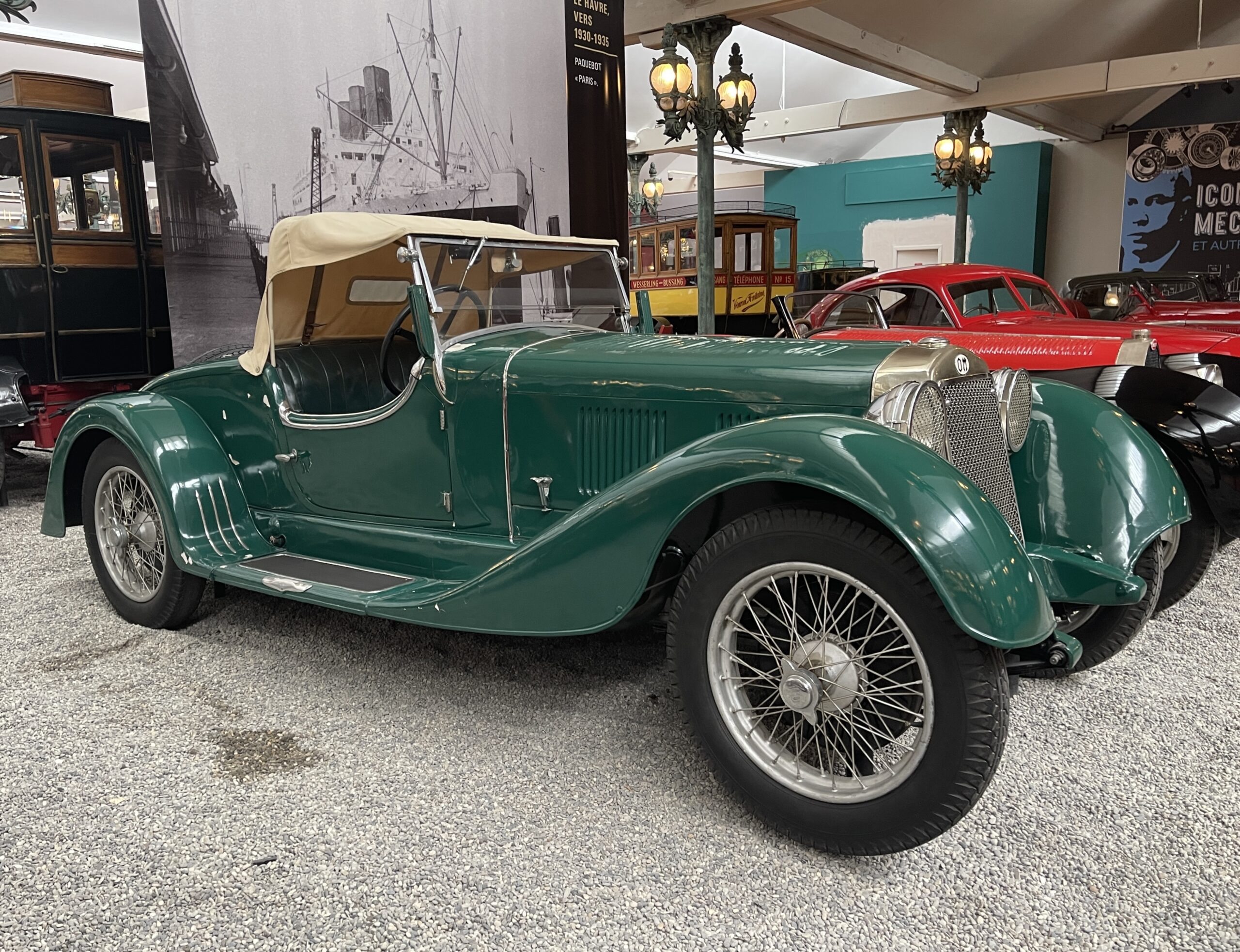 1931 OM (Officine Meccaniche) Roadster Type 665MM front grill emblem. (©Photo by Segura)