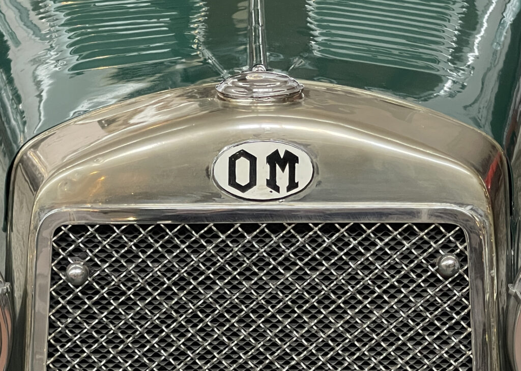 1931 OM (Officine Meccaniche) Roadster Type 665MM front grill emblem. (©Photo by Segura)