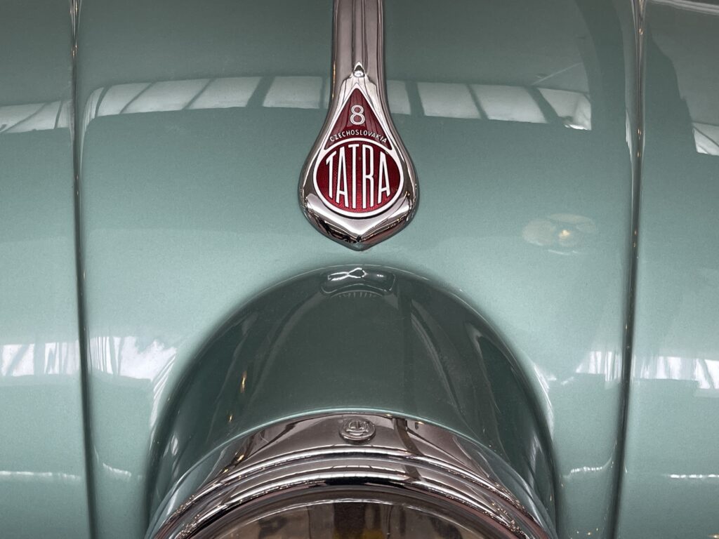 1937 Tatra Limousine Type 87 front emblem. (©Photo by Segura)