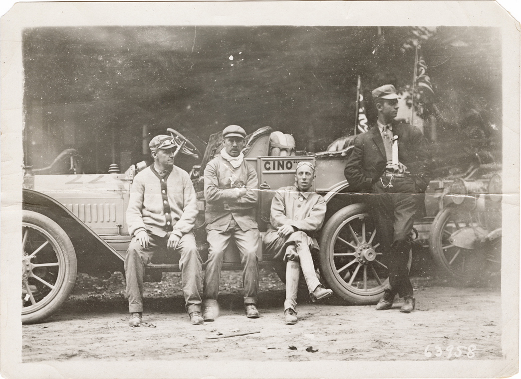 Motorists posing with 1911 Cino. (source: National Automotive History Collection, Detroit Public Library)