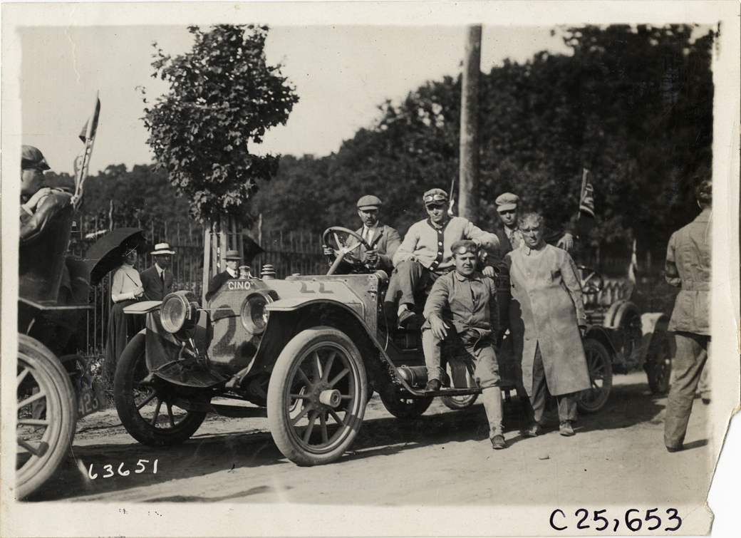 Motorists posing with Cino car no. 22 during the 1910 Munsey Historic Tour. (source: National Automotive History Collection, Detroit Public Library)