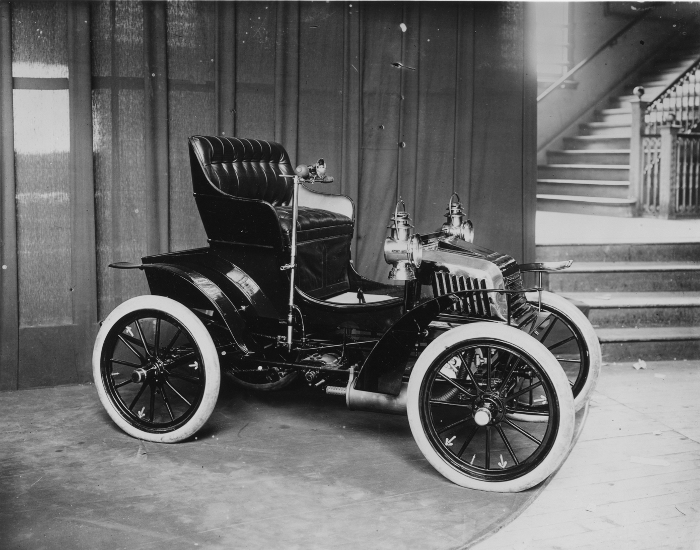 1914 Crestmobile. (source: National Automotive History Collection, Detroit Public Library)