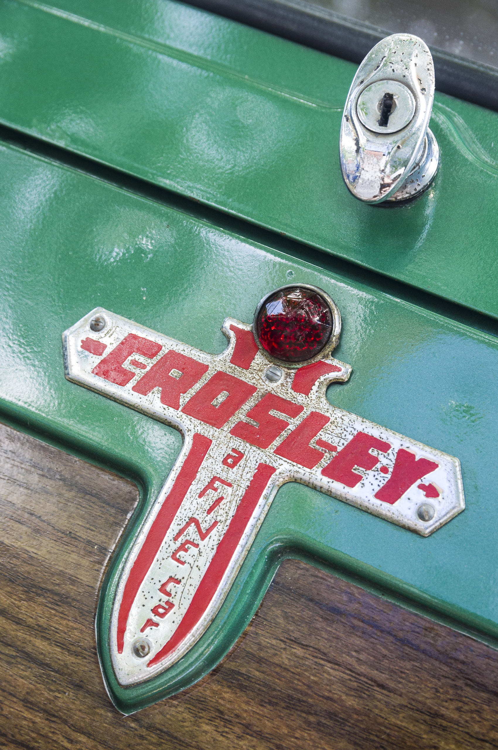 Crosley "a fine car" emblem. (source: R Gust Smith)