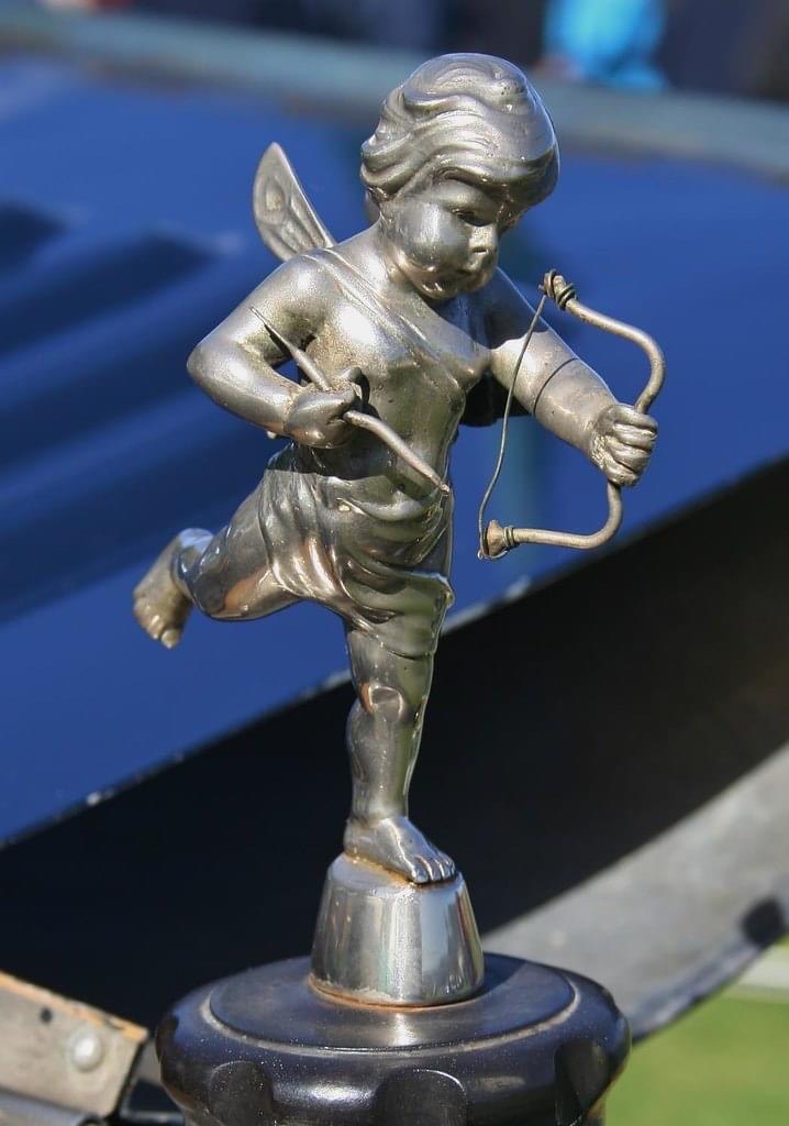 Cubitt hood ornament. (source: Cyrnos Ferralex)