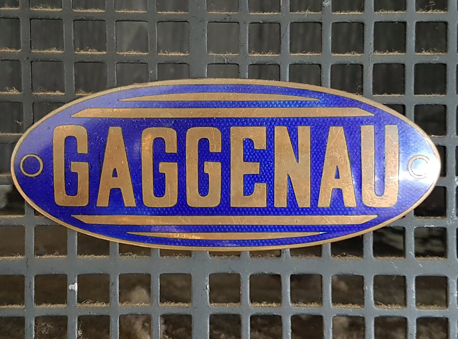 Gaggenau emblem prior to merger with Mercedes in 1926. (source: Radiator Emblem Collection)