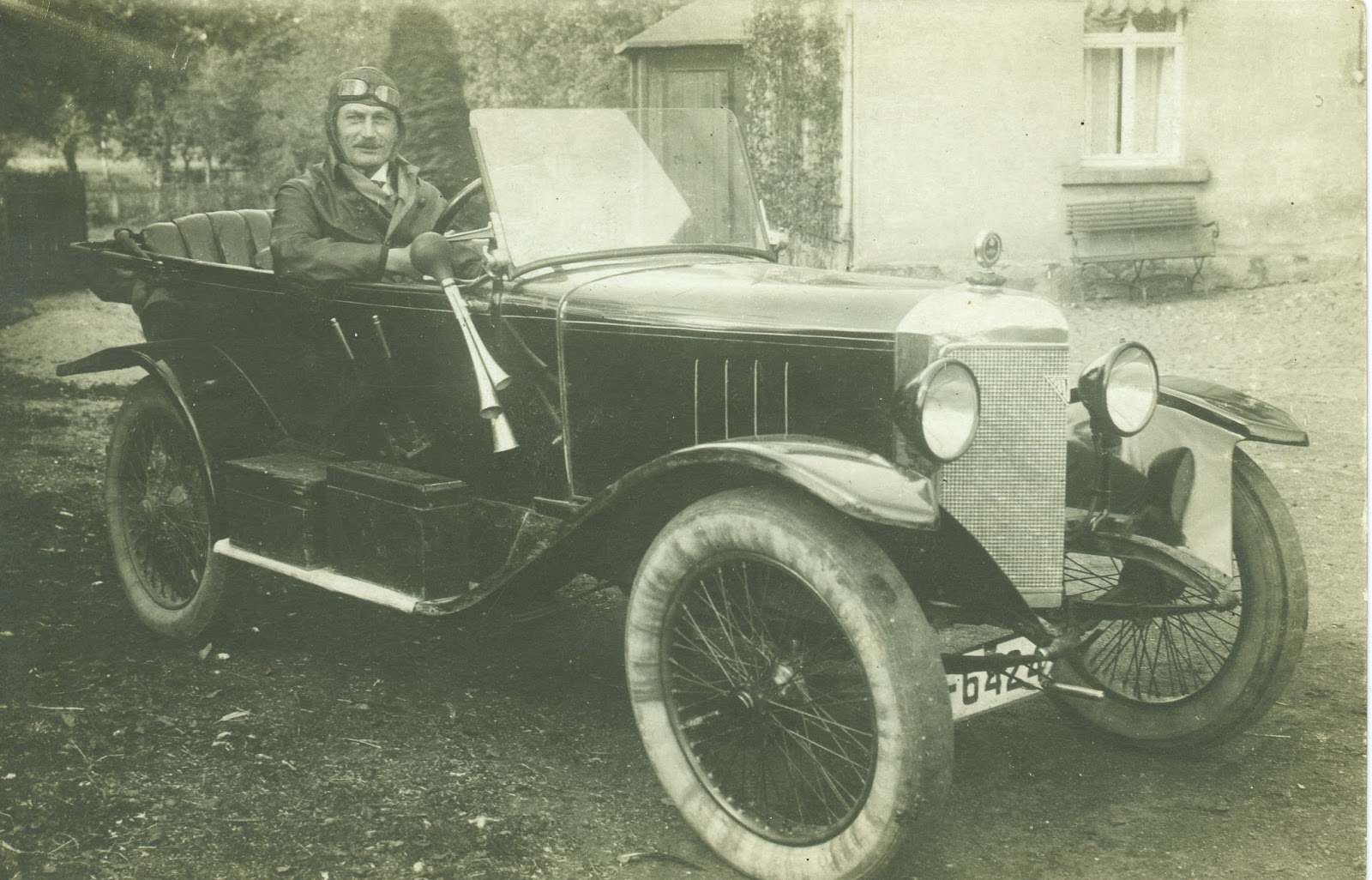 1924 Hataz. (source: Radiator Emblem Collection)