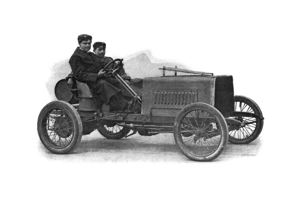 Hemmery in 1905 Darracq Racer.