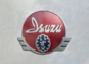 Isuzu Japan emblem.