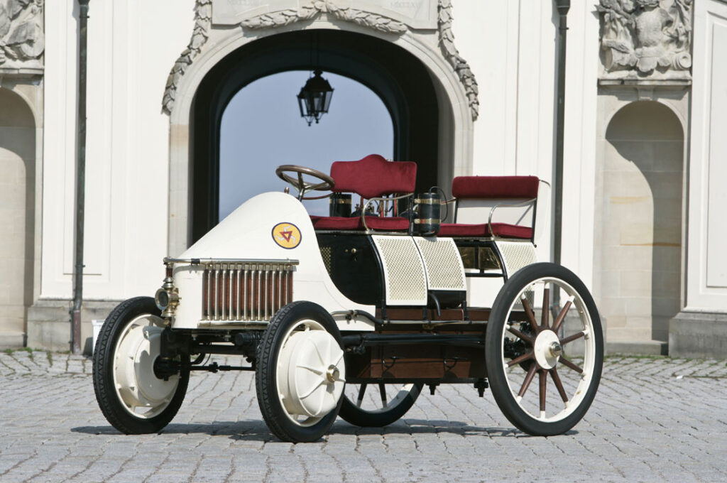 1900 Lohner-Porsche Semper Vivus. (source: Porsche)