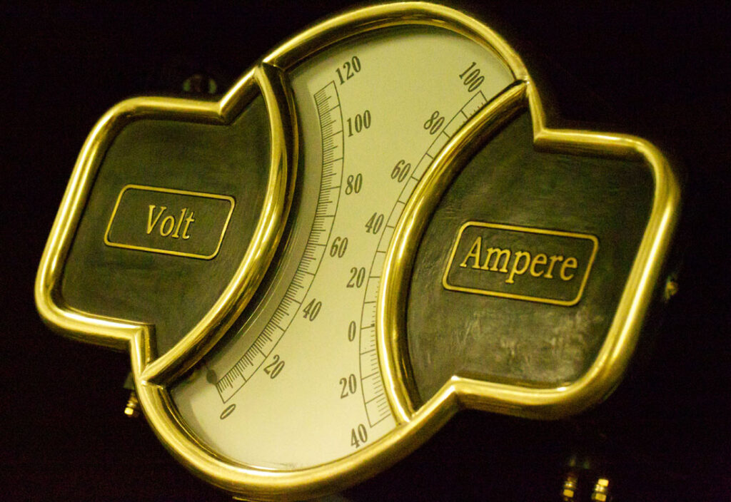 1900 Lohner-Porsche Semper Vivus gauge cluster. (source: Porsche) 