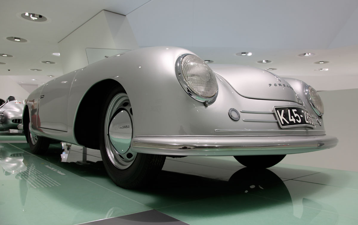 1948 Porsche 356 Nr.1 Roadster. (©Photo by Segura)