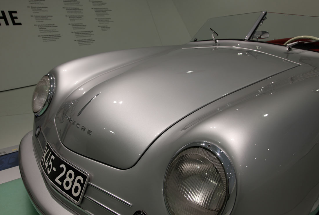 1948 Porsche 356 Nr.1 Roadster. (©Photo by Segura)