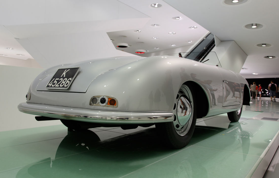 1948 Porsche 356 Nr.1 Roadster. (©Photo by Segura)