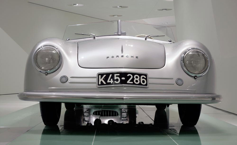 1948 Porsche 356 Nr.1 Roadster. (©Photo by Segura)