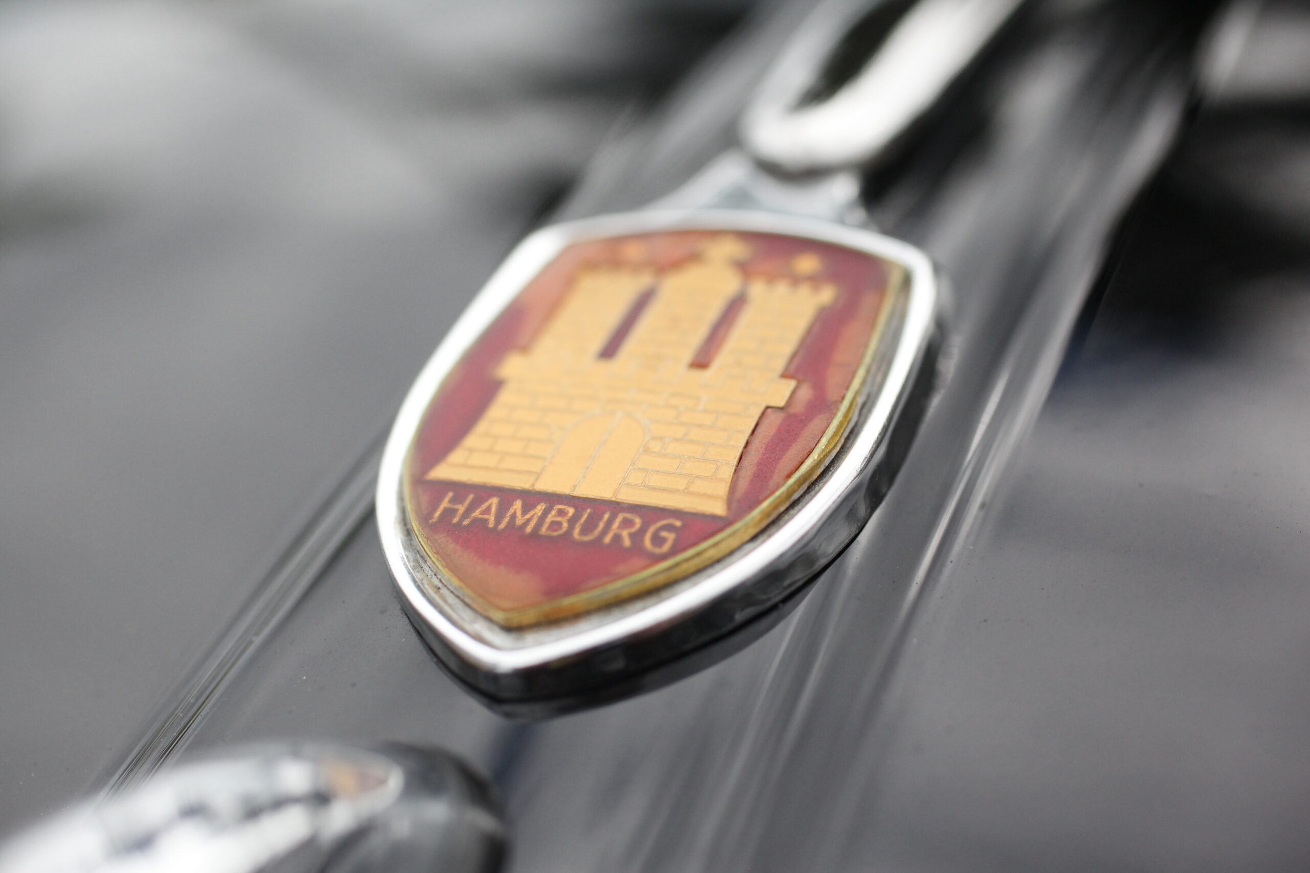 Volkswagen "Hamburg" crest emblem. (©Photo by Segura)