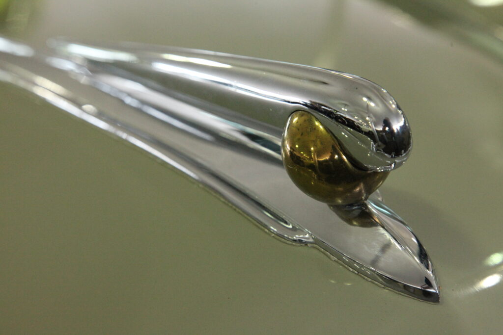 1946 Lincoln Continental hood ornament. (©Photo by Segura)